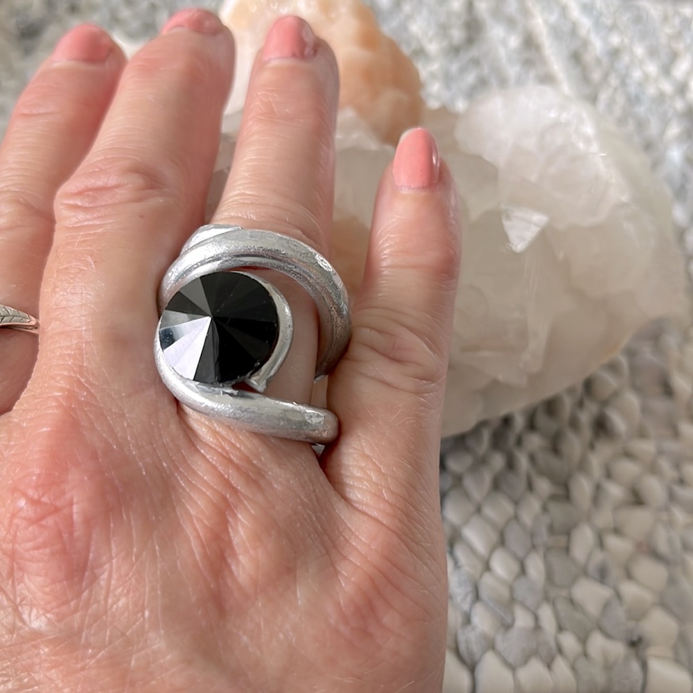 Gorgeous “Silver” and Black Gem Statement Ring! Size 7